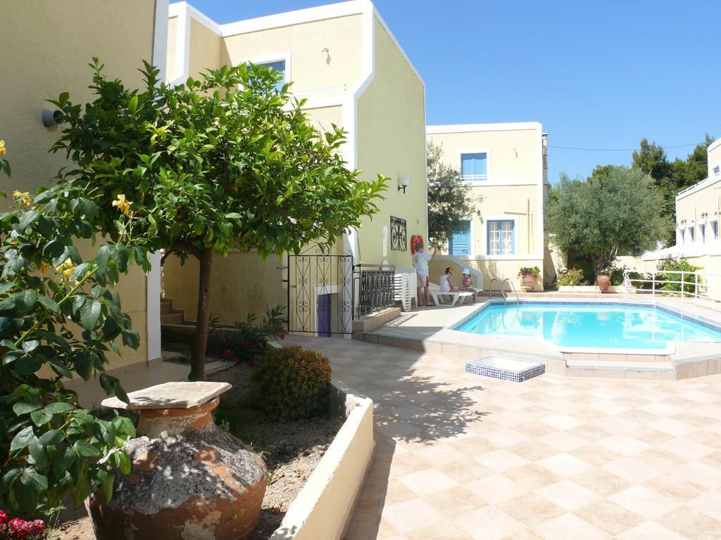 Esperides Maisonettes Agia Marina  Esterno foto