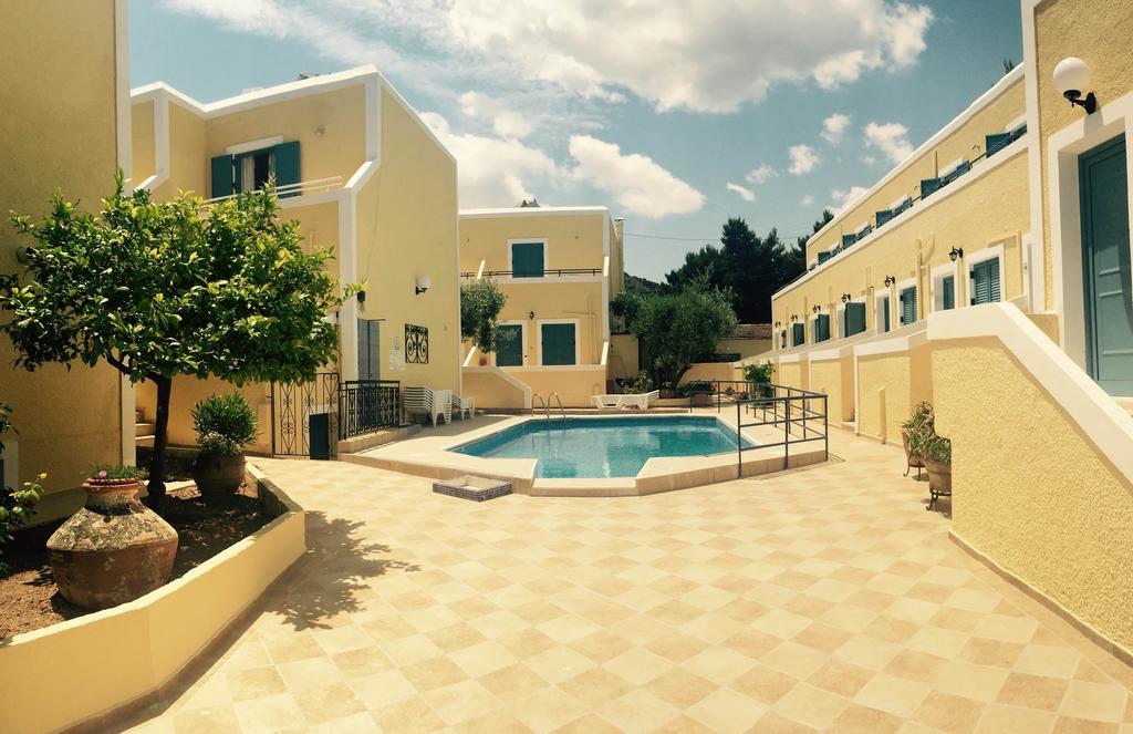 Esperides Maisonettes Agia Marina  Esterno foto