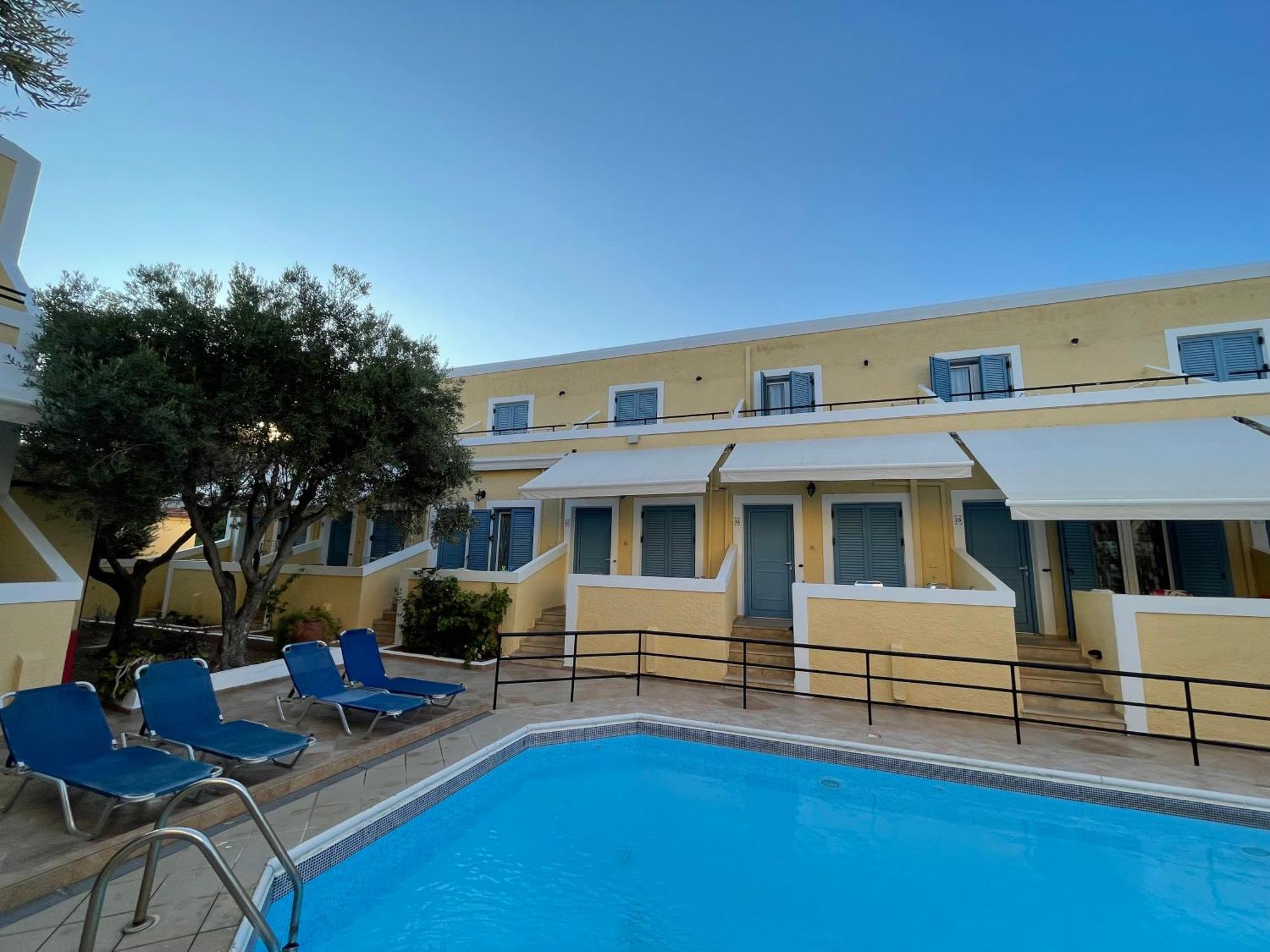 Esperides Maisonettes Agia Marina  Esterno foto