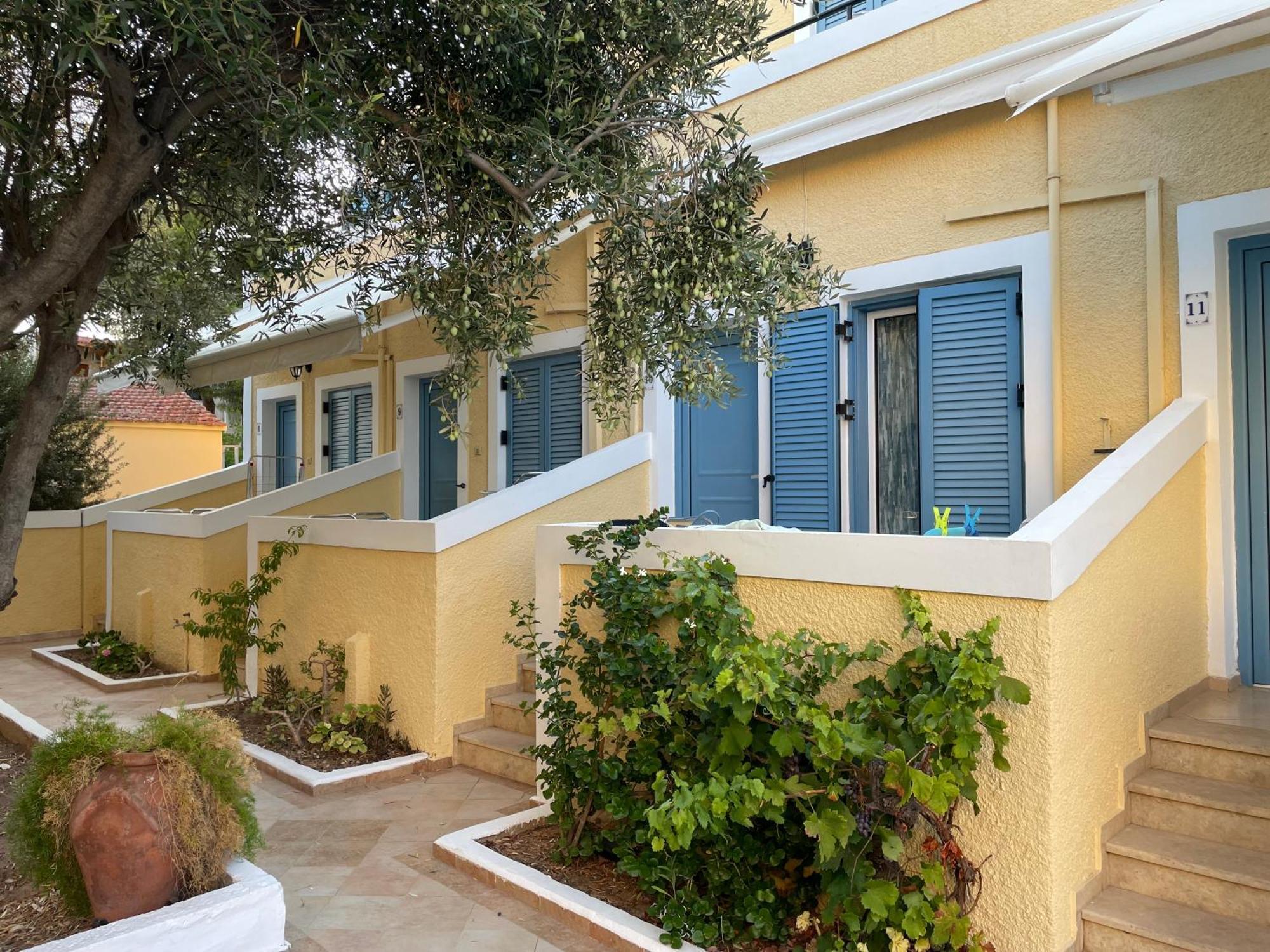 Esperides Maisonettes Agia Marina  Esterno foto