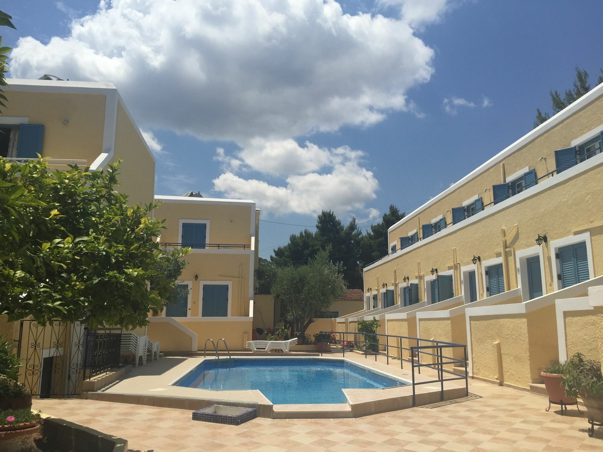 Esperides Maisonettes Agia Marina  Esterno foto