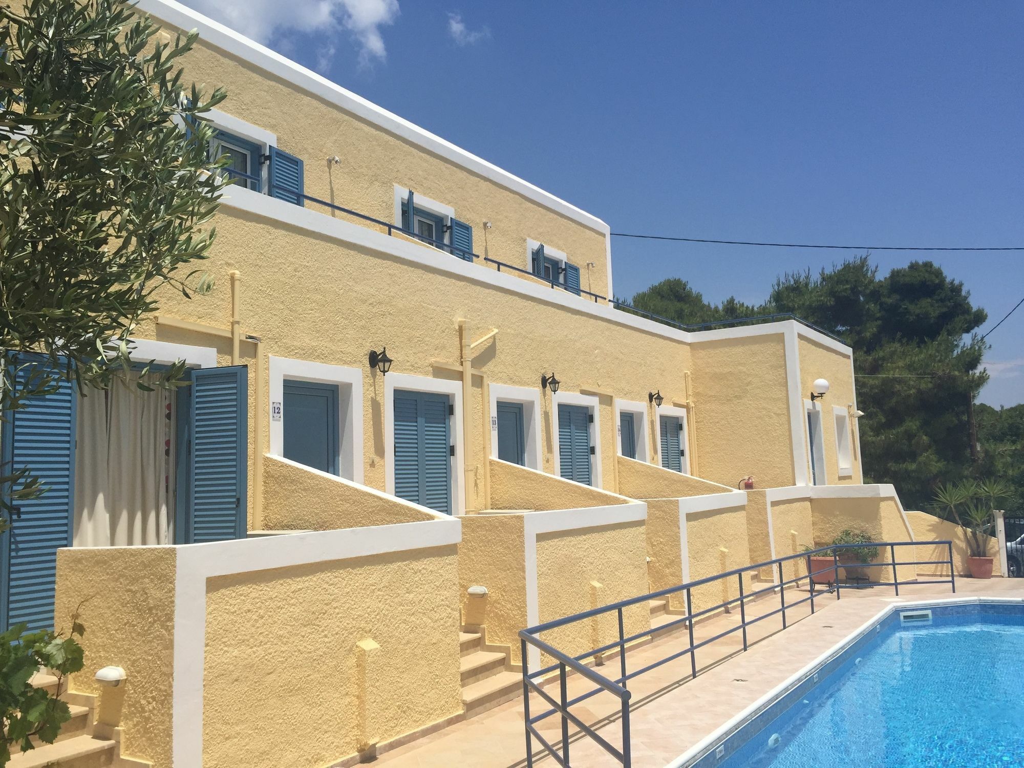 Esperides Maisonettes Agia Marina  Esterno foto