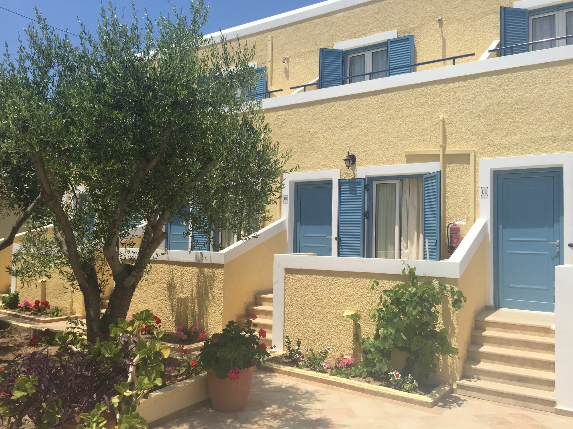 Esperides Maisonettes Agia Marina  Esterno foto